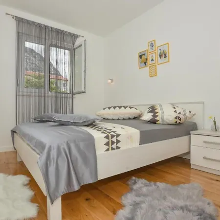Apartment Hani 1 *